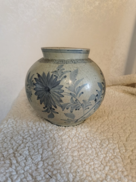 古玩陶瓷花卉紋青花罐真品鑒賞圖