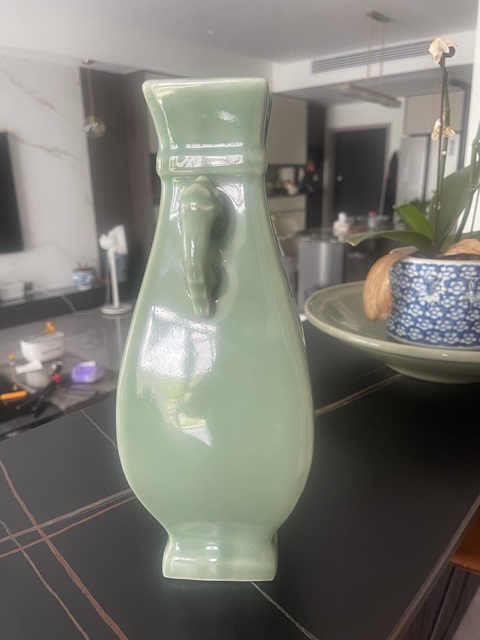 古玩陶瓷青釉四方瓶真品鑒賞圖