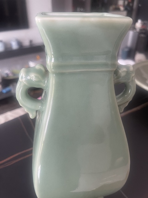 古玩陶瓷青釉四方瓶真品鑒賞圖
