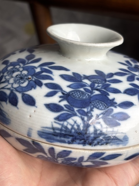 古玩陶瓷青花花卉紋蓋盒真品鑒賞圖