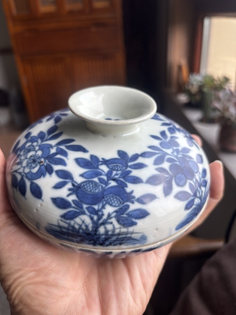 古玩陶瓷青花花卉紋蓋盒真品鑒賞圖