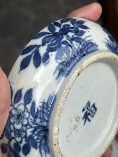 古玩陶瓷青花花卉紋蓋盒真品鑒賞圖