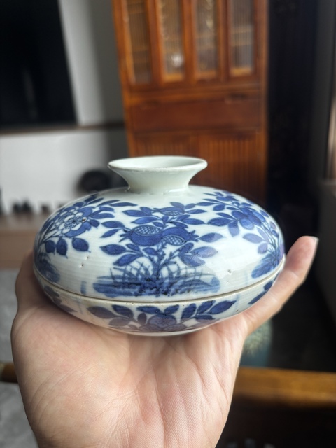 古玩陶瓷青花花卉紋蓋盒真品鑒賞圖