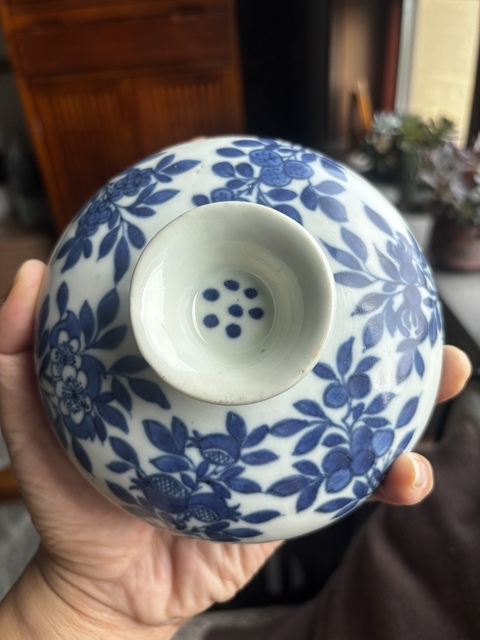 古玩陶瓷青花花卉紋蓋盒真品鑒賞圖