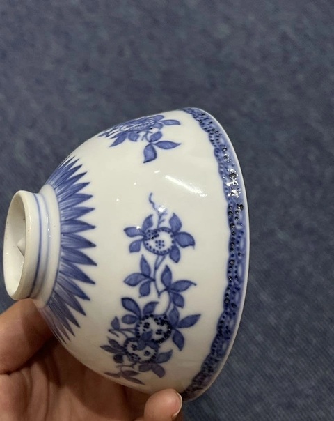 古玩陶瓷花果紋青花碗真品鑒賞圖