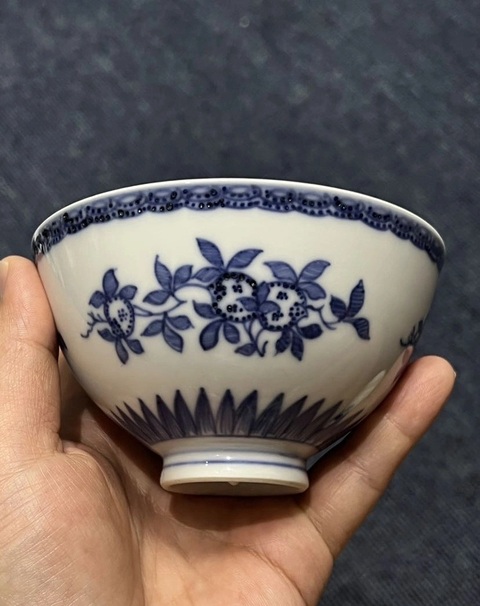 古玩陶瓷花果紋青花碗真品鑒賞圖