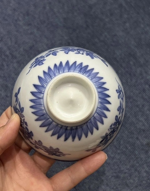 古玩陶瓷花果紋青花碗真品鑒賞圖