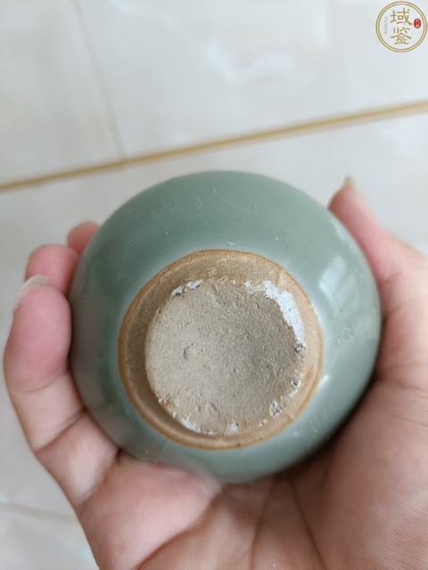 古玩陶瓷龍泉梅子青水盂真品鑒賞圖