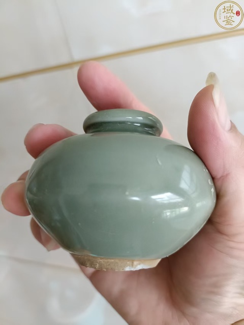 古玩陶瓷龍泉梅子青水盂真品鑒賞圖
