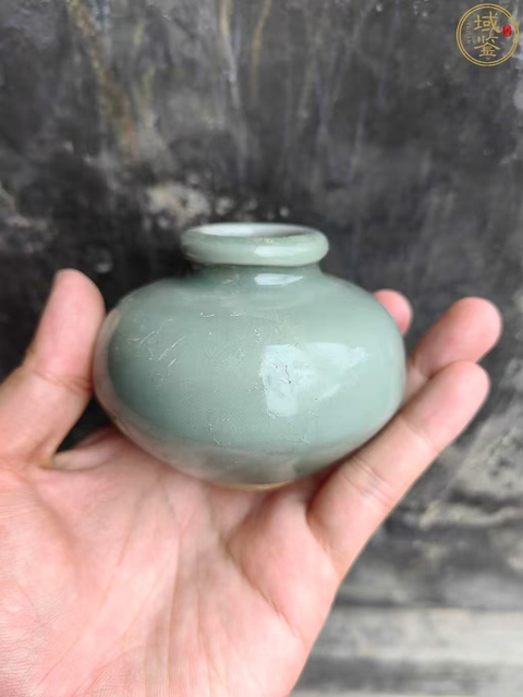 古玩陶瓷龍泉梅子青水盂真品鑒賞圖