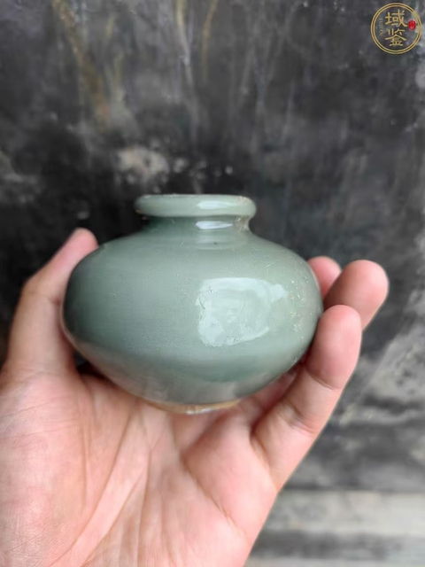 古玩陶瓷龍泉梅子青水盂真品鑒賞圖
