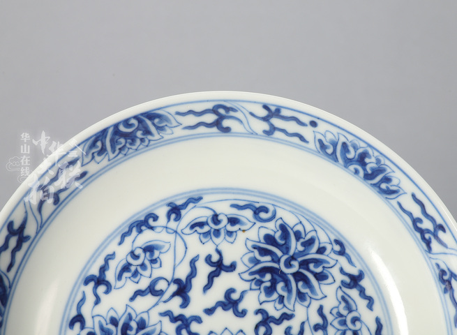 古玩陶瓷花卉紋青花盤真品鑒賞圖