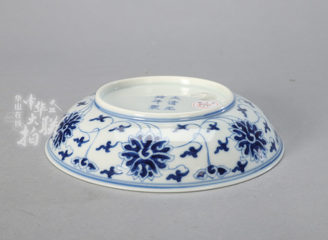 古玩陶瓷花卉紋青花盤真品鑒賞圖
