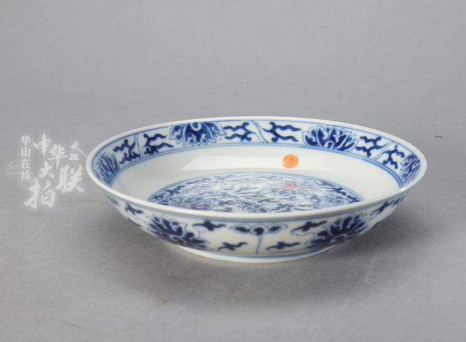 古玩陶瓷花卉紋青花盤真品鑒賞圖