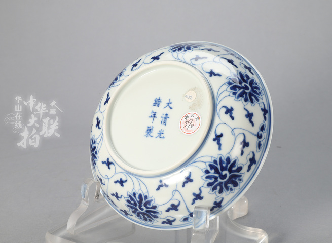 古玩陶瓷花卉紋青花盤真品鑒賞圖