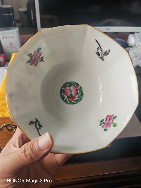 古玩陶瓷粉彩八仙人物花口碗真品鑒賞圖