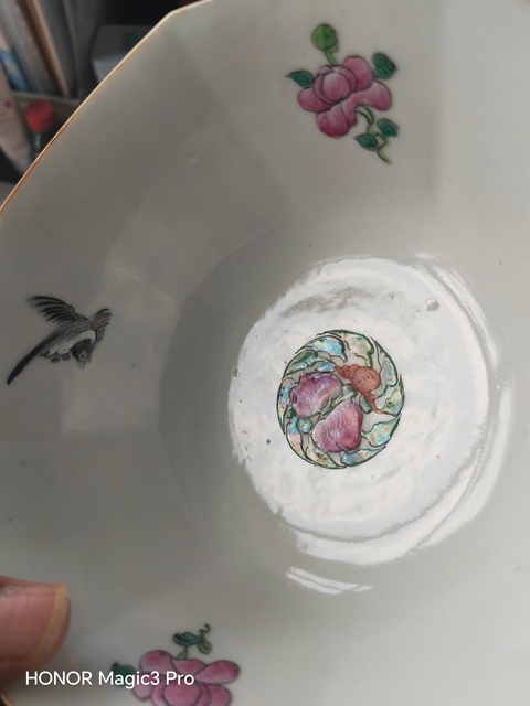 古玩陶瓷粉彩八仙人物花口碗真品鑒賞圖