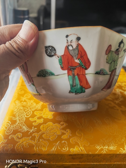 古玩陶瓷粉彩八仙人物花口碗真品鑒賞圖