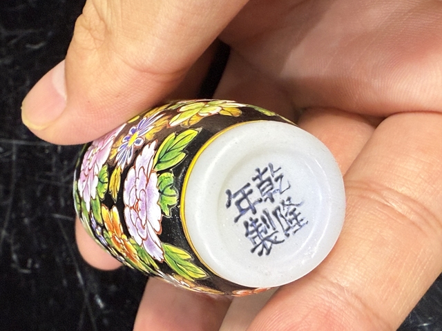 古玩陶瓷乾隆年制寄托款琺瑯彩鼻煙壺拍賣,當前價格980元