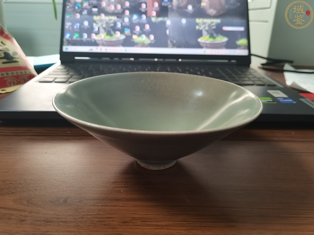 古玩陶瓷龍泉梅子青斗笠盞真品鑒賞圖