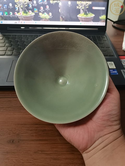 古玩陶瓷龍泉梅子青斗笠盞真品鑒賞圖