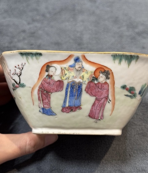 古玩陶瓷人物紋粉彩碗真品鑒賞圖