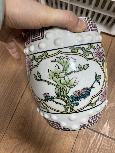 古玩陶瓷花卉紋繡蹲真品鑒賞圖