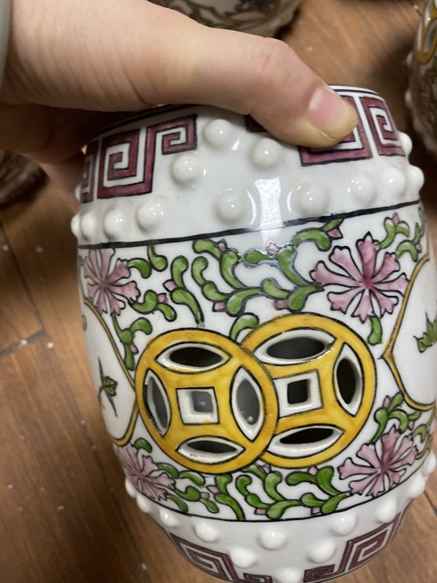 古玩陶瓷花卉紋繡蹲真品鑒賞圖
