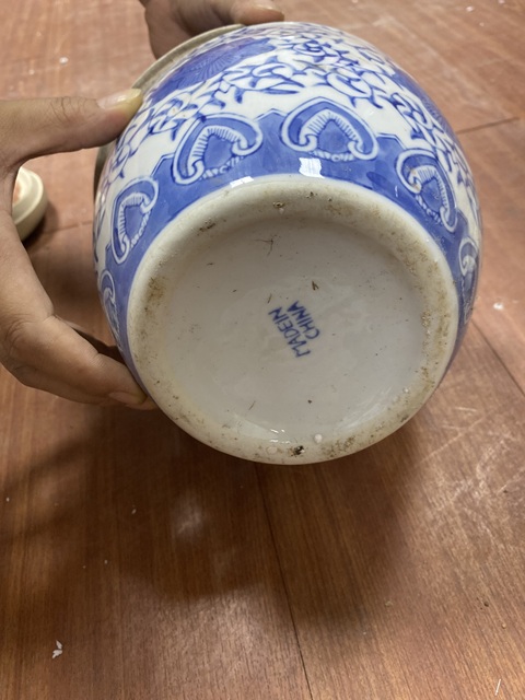 古玩陶瓷花卉紋蓋罐真品鑒賞圖