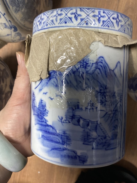古玩陶瓷山水紋青花蓋罐真品鑒賞圖