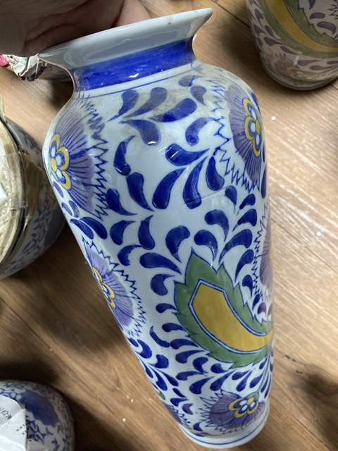 古玩陶瓷花卉紋瓶真品鑒賞圖