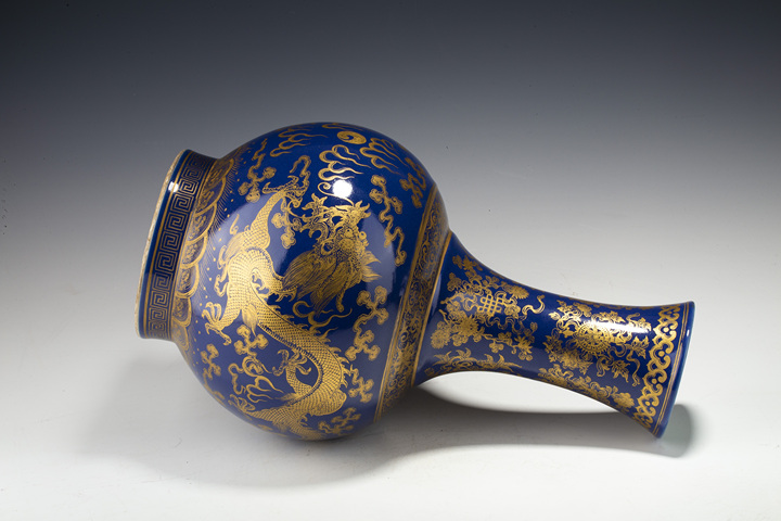 古玩陶瓷晚清·藍(lán)釉描金雙龍戲珠紋賞瓶拍賣，當(dāng)前價(jià)格8964元