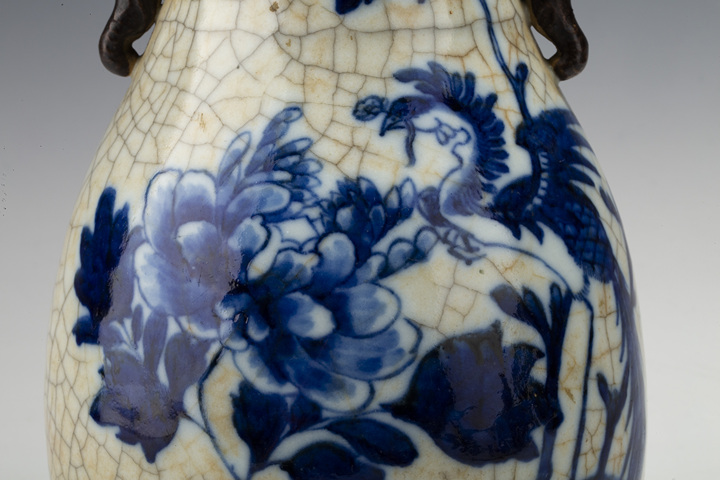 古玩陶瓷清晚·哥釉青花鳳凰牡丹紋象耳瓶真品鑒賞圖