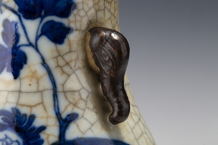 古玩陶瓷清晚·哥釉青花鳳凰牡丹紋象耳瓶真品鑒賞圖