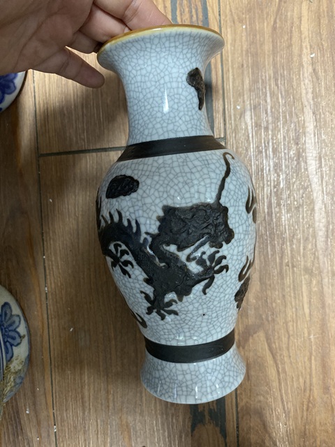 古玩陶瓷哥釉地鐵銹釉龍紋觀音瓶真品鑒賞圖