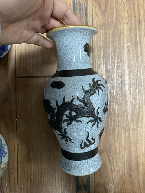 古玩陶瓷哥釉地鐵銹釉龍紋觀音瓶真品鑒賞圖