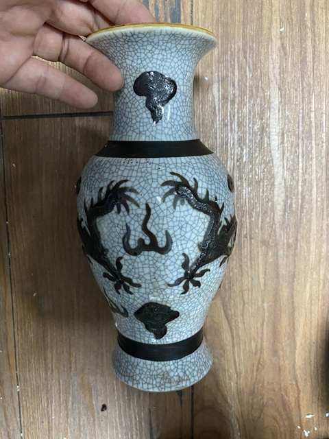 古玩陶瓷哥釉地鐵銹釉龍紋觀音瓶真品鑒賞圖