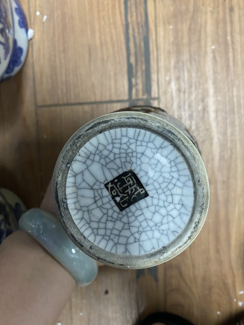 古玩陶瓷哥釉地鐵銹釉龍紋觀音瓶真品鑒賞圖