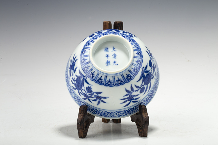 古玩陶瓷清光緒·青花內龍紋外三多紋碗（官）真品鑒賞圖