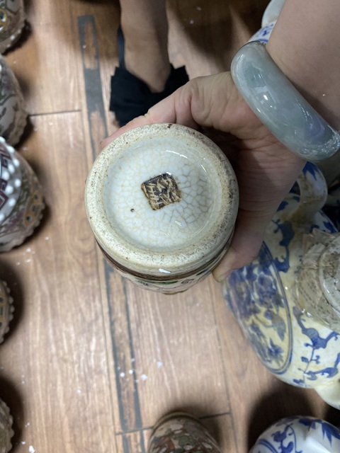 古玩陶瓷哥釉地鐵銹釉五彩加粉彩刀馬人瓶真品鑒賞圖