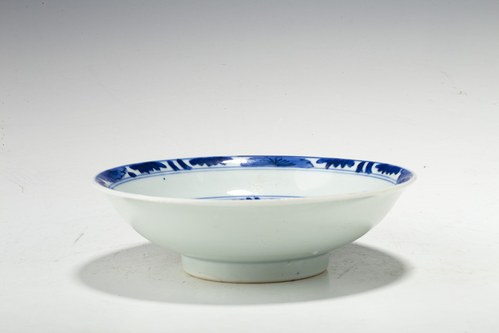 古玩陶瓷清康熙·青花纏枝花卉紋盤真品鑒賞圖