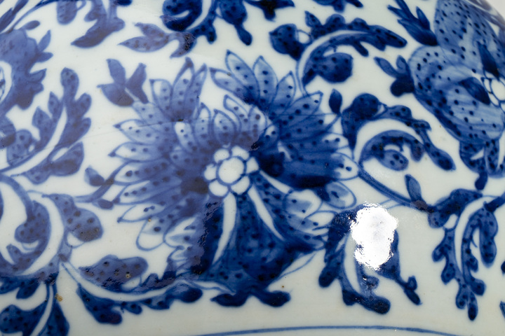 古玩陶瓷清中晚·青花纏枝花卉三多紋龍耳花口瓶拍賣,當前價格7126元