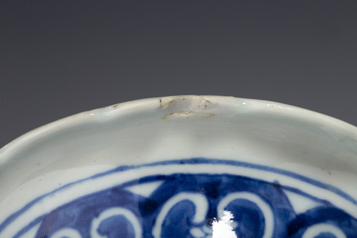 古玩陶瓷清中晚·青花纏枝花卉三多紋龍耳花口瓶拍賣,當前價格7126元