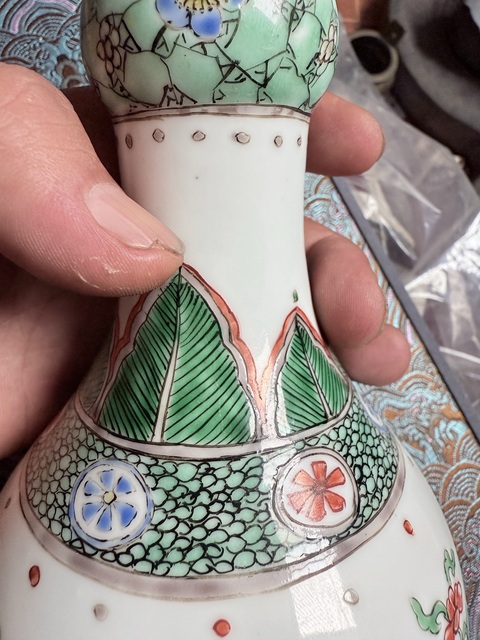 古玩陶瓷晚清五彩蒜頭瓶真品鑒賞圖