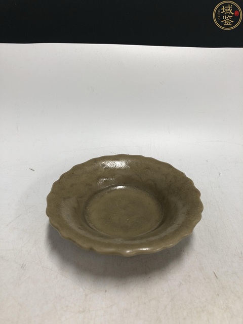 古玩陶瓷元末明初龍泉窯青釉暗刻花卉紋花口洗拍賣,當(dāng)前價(jià)格1800元