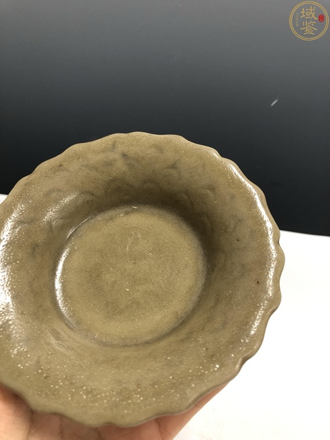 古玩陶瓷元末明初龍泉窯青釉暗刻花卉紋花口洗拍賣,當(dāng)前價(jià)格1800元