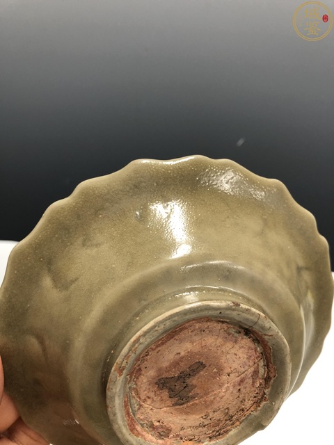 古玩陶瓷元末明初龍泉窯青釉暗刻花卉紋花口洗拍賣,當(dāng)前價(jià)格1800元