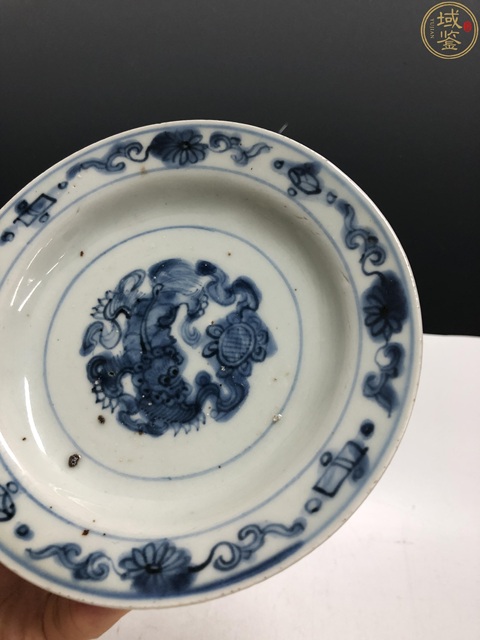 古玩陶瓷萬歷·青花獅子繡球紋折沿盤拍賣,當前價格3800元