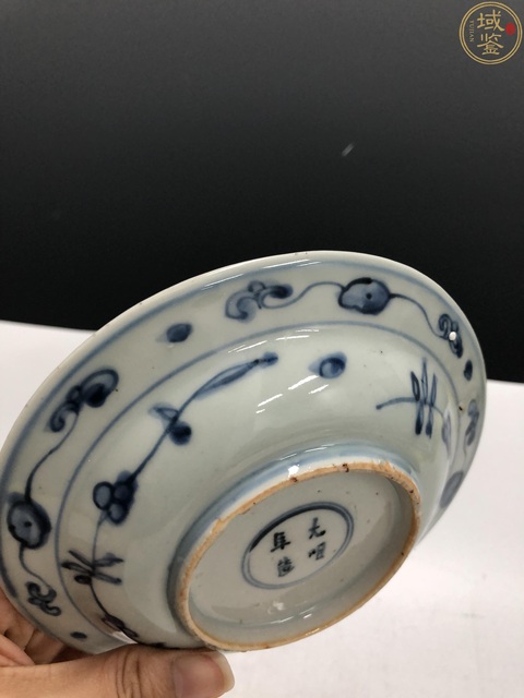 古玩陶瓷萬歷·青花獅子繡球紋折沿盤拍賣,當前價格3800元