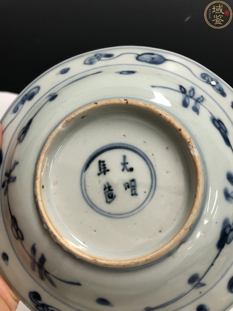 古玩陶瓷萬歷·青花獅子繡球紋折沿盤拍賣,當前價格3800元